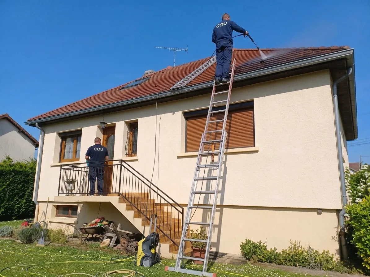 Démoussage de toiture à Champs-sur-Marne
